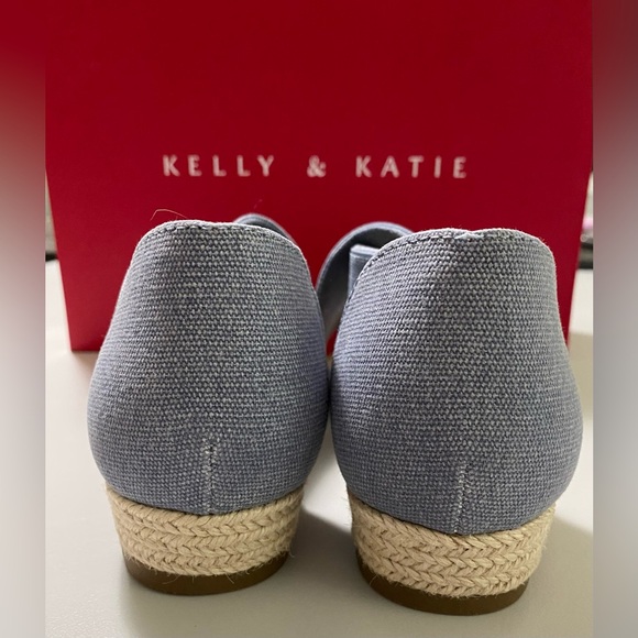 NWOT Kelly & Katie Canvas Sandals - Picture 6 of 14